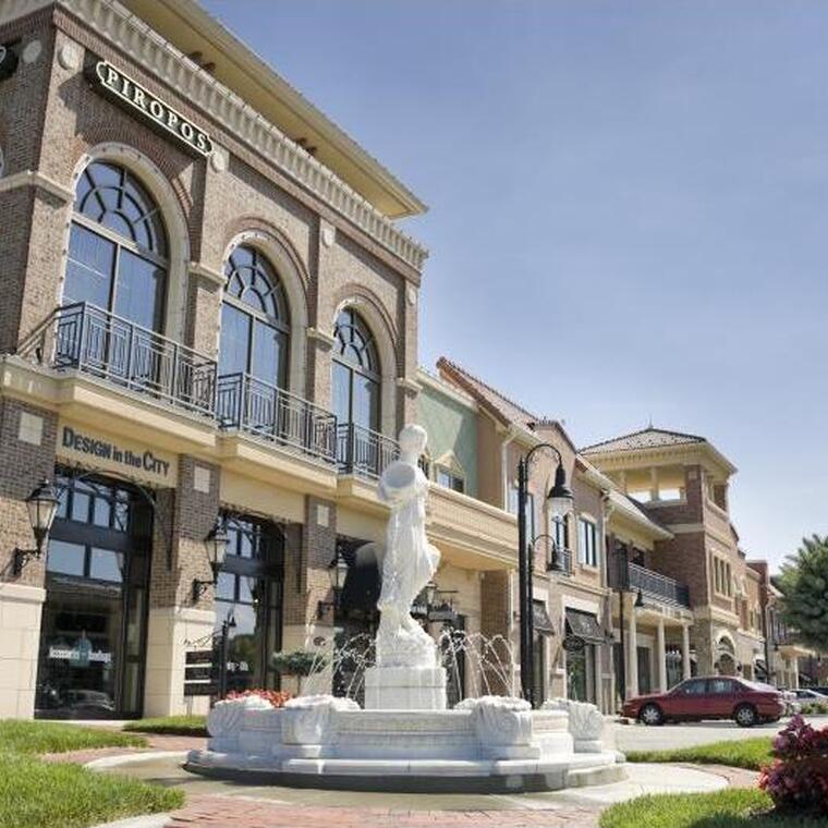 Briarcliff Village shopping in walking distance